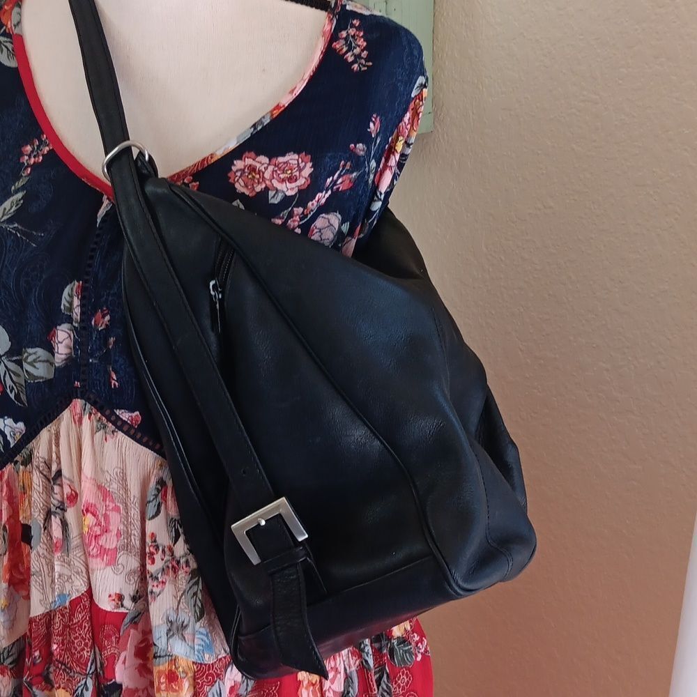 Vintage. Tignanello Leather Hobo Bag